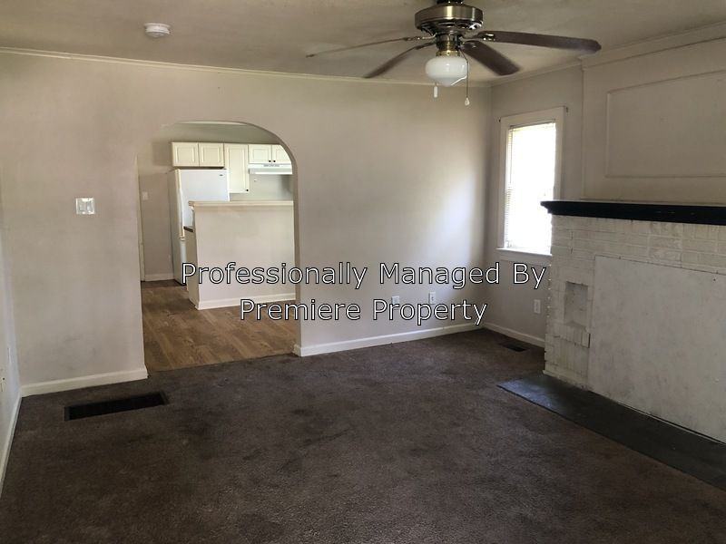 4418 N Cypress Ave - Photo 2 of 11