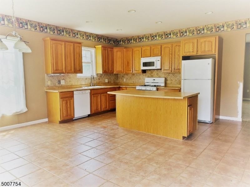 12 Greenwood Ave - Photo 2 of 10