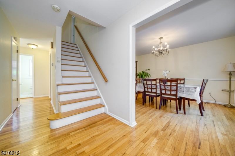 40 Robin Hood Ln - Photo 3 of 3