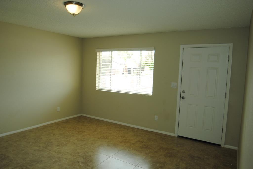 1115 E Millett Ave - Photo 3 of 18