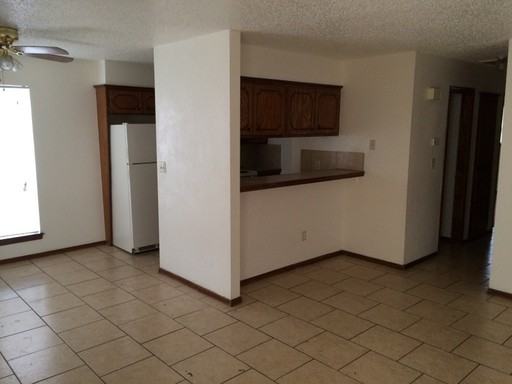 903 Acacia Cir - Photo 2 of 9