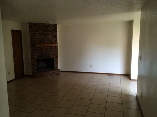 903 Acacia Cir - Photo 3 of 9