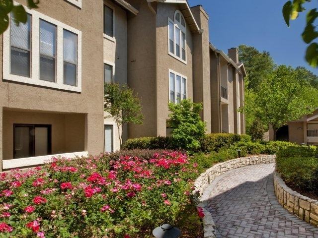 6873 Peachtree Dunwoody Rd NE - Photo 3 of 15