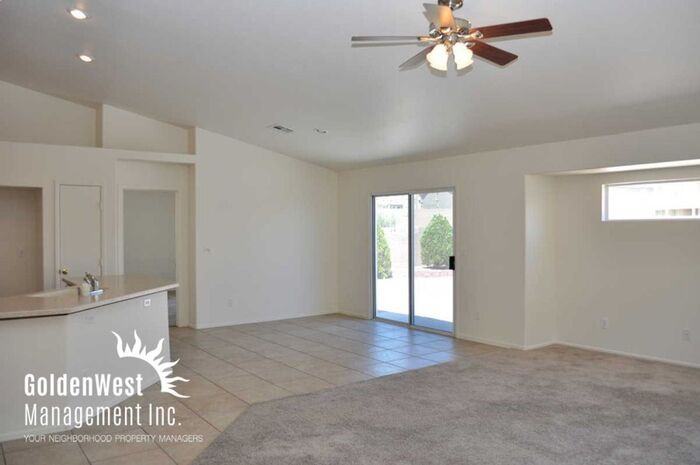 1208 Pueblo Hills Ave - Photo 2 of 12