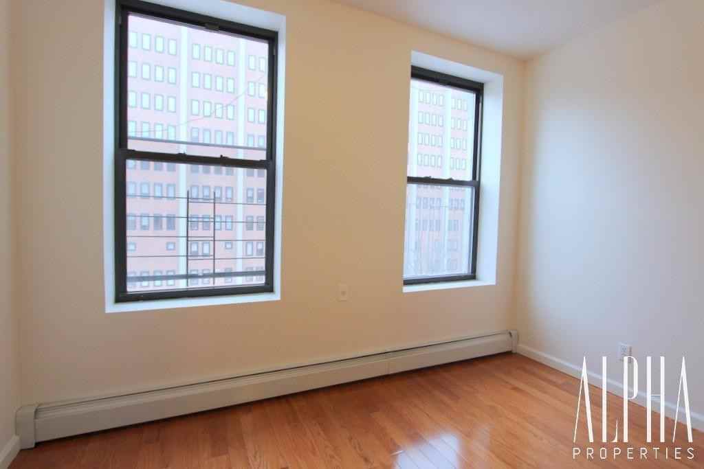 199 Henry St #3