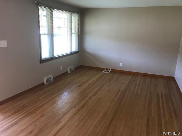 216 Bering Ave - Photo 3 of 9