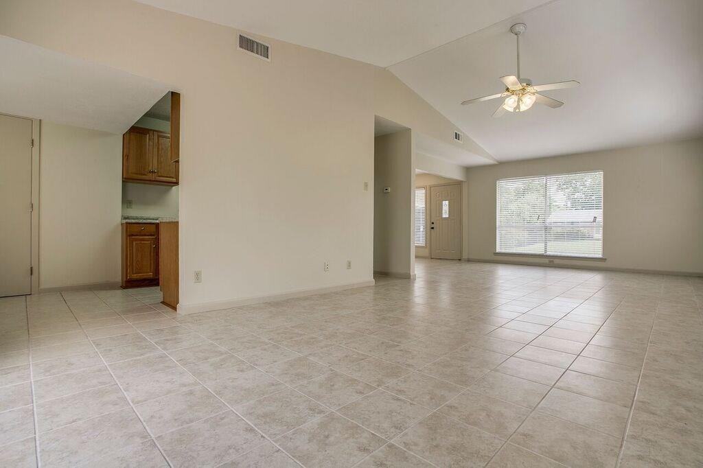 1723 Windchime Dr - Photo 3 of 20
