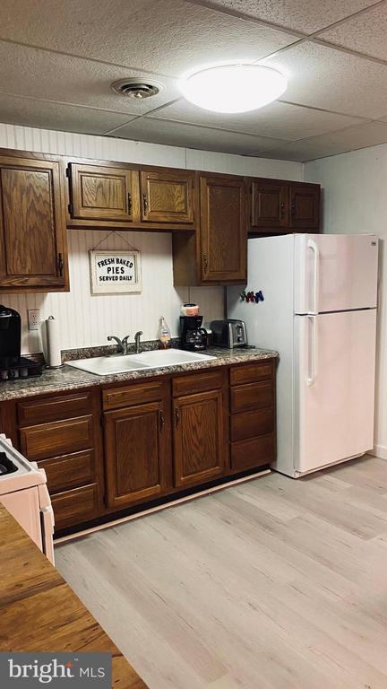 8445 Pine Tree Ln - Photo 3 of 9