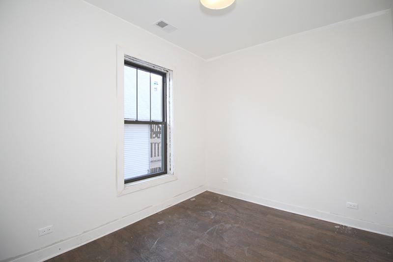 1606 W Belle Plaine Ave - Photo 3 of 5