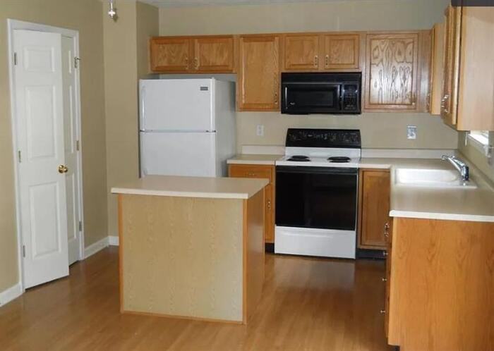 3429 Oakton Cir - Photo 2 of 4