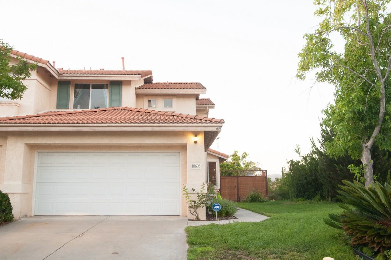 10698 Eglantine Ct - Photo 2 of 15