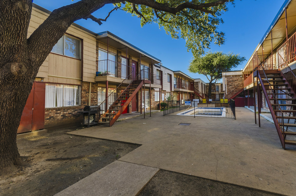 Liberty Apartments 2530 Community Dr, Dallas, TX 75220 Zumper