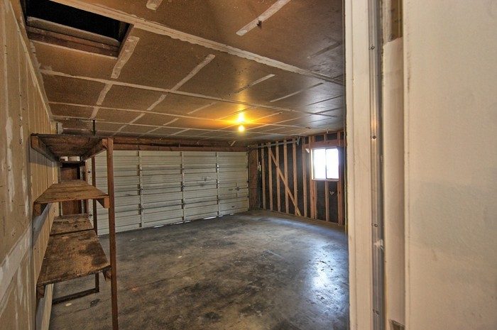 1061 James Ln - Photo 2 of 14