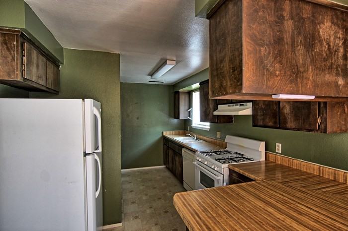 1061 James Ln - Photo 3 of 14