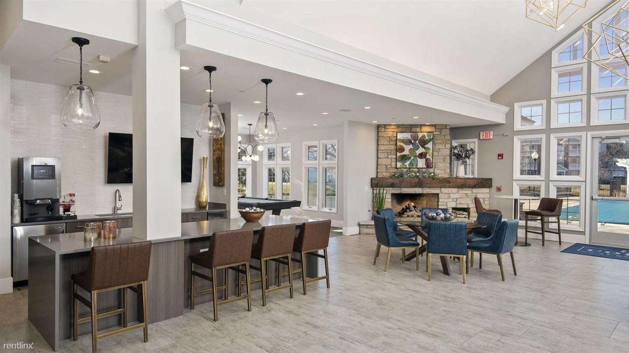 Landing Furnished Apartment 803 Corday - Photo 2 of 42