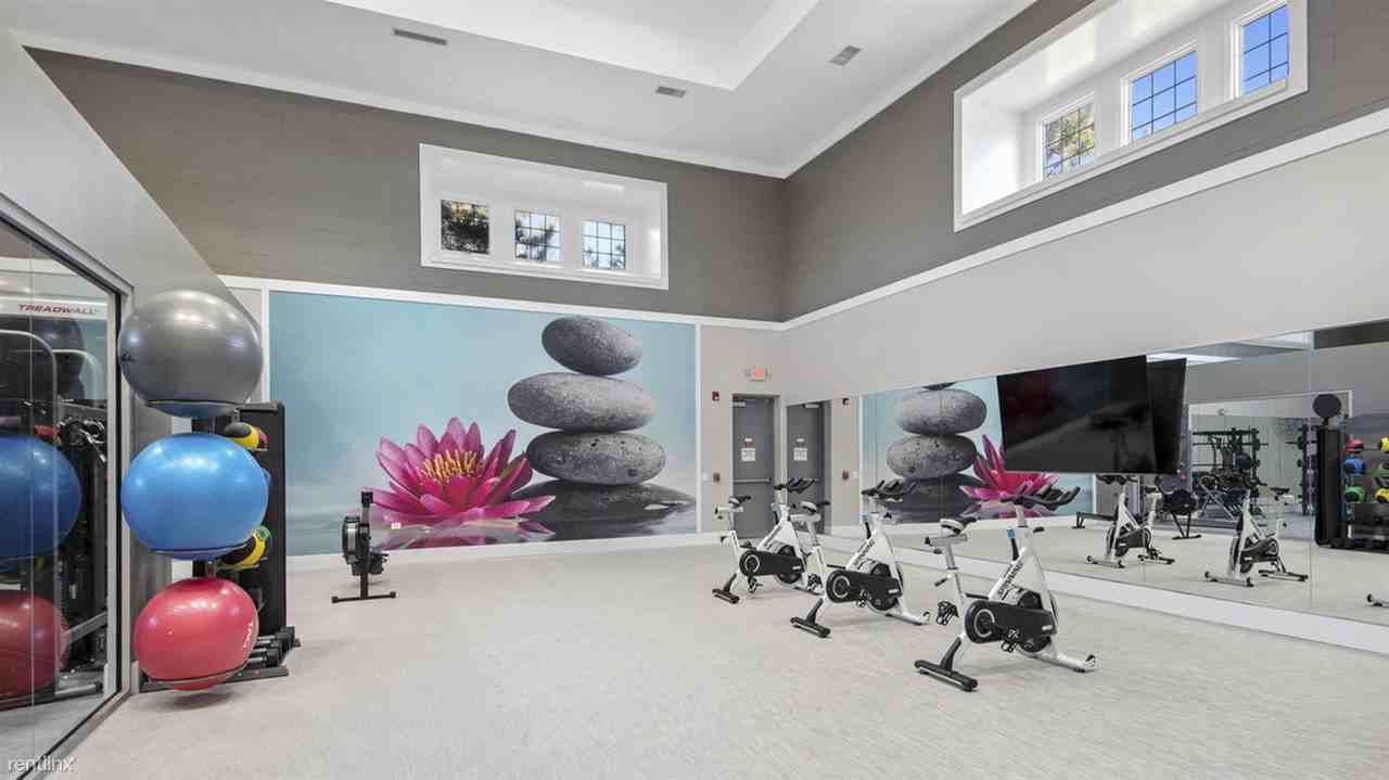 Landing Furnished Apartment 803 Corday - Photo 3 of 42