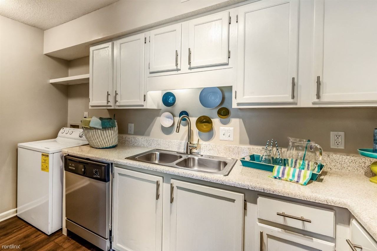 Twin Oaks Cir - Photo 2 of 16