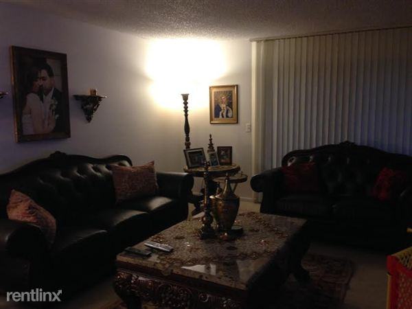 Foxpointe Apartments in West Bloomfield, Orchard Lake Village, MI 48323