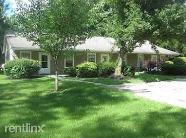 731 Hickory Ct - Photo 2 of 6