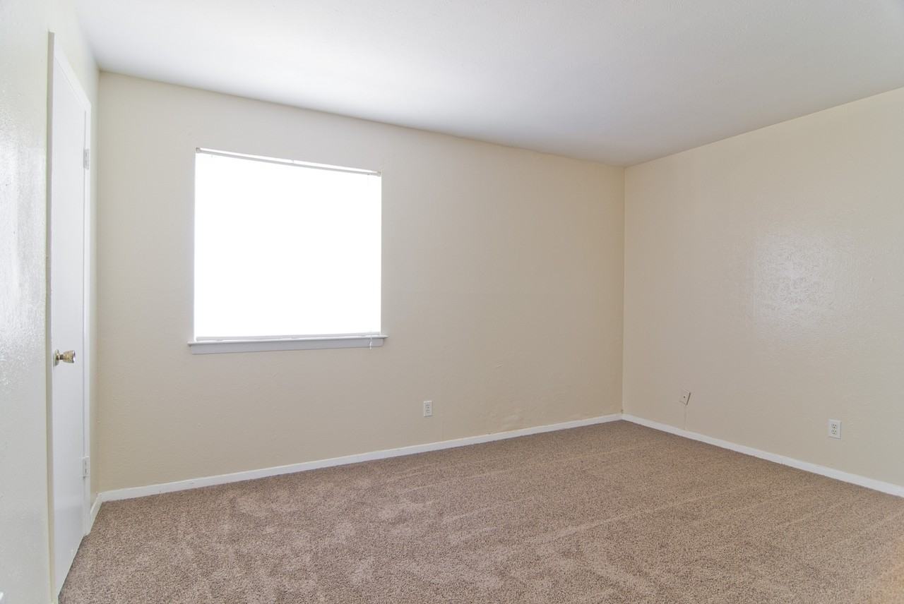 Cavender Manor Apartments - Photo 2 of 15