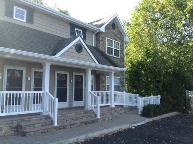 Fairfield Courtyard East At Farmingdale - Photo 3 of 8