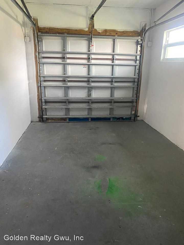 1300 Sw 44th Ter - Photo 2 of 12