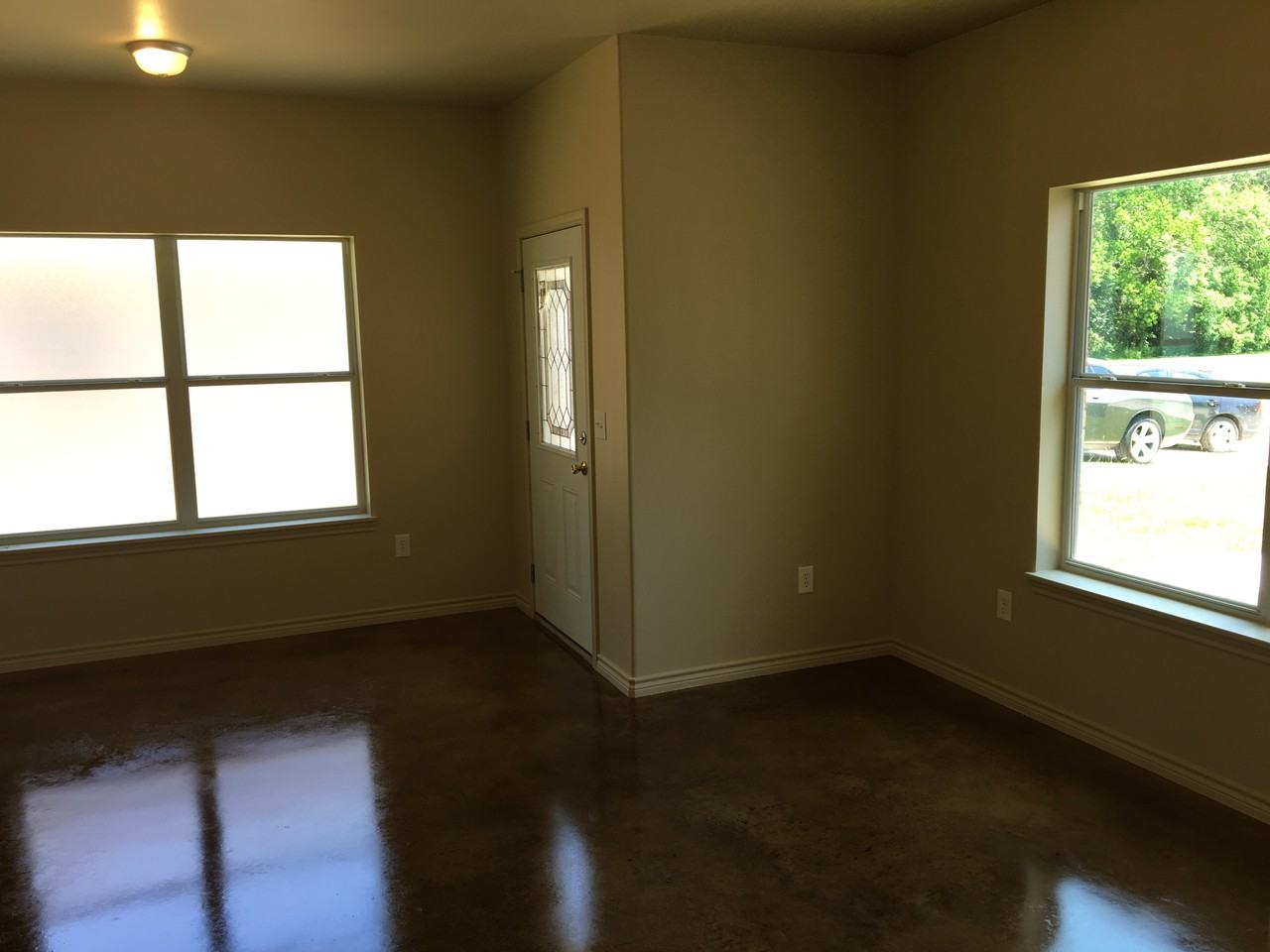 111 Jasmine Ct - Photo 3 of 11