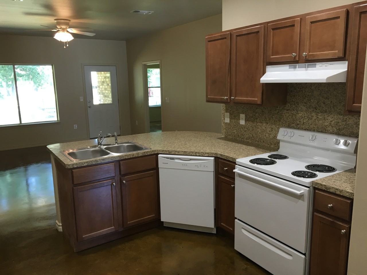 111 Jasmine Ct - Photo 4 of 11