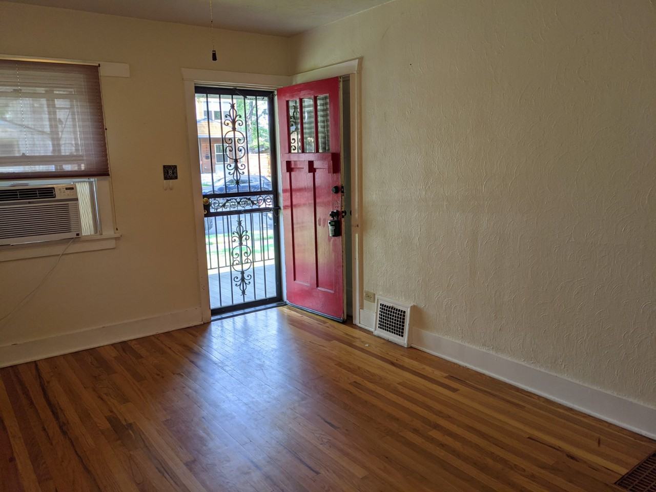 1824 S Franklin St - Photo 2 of 21