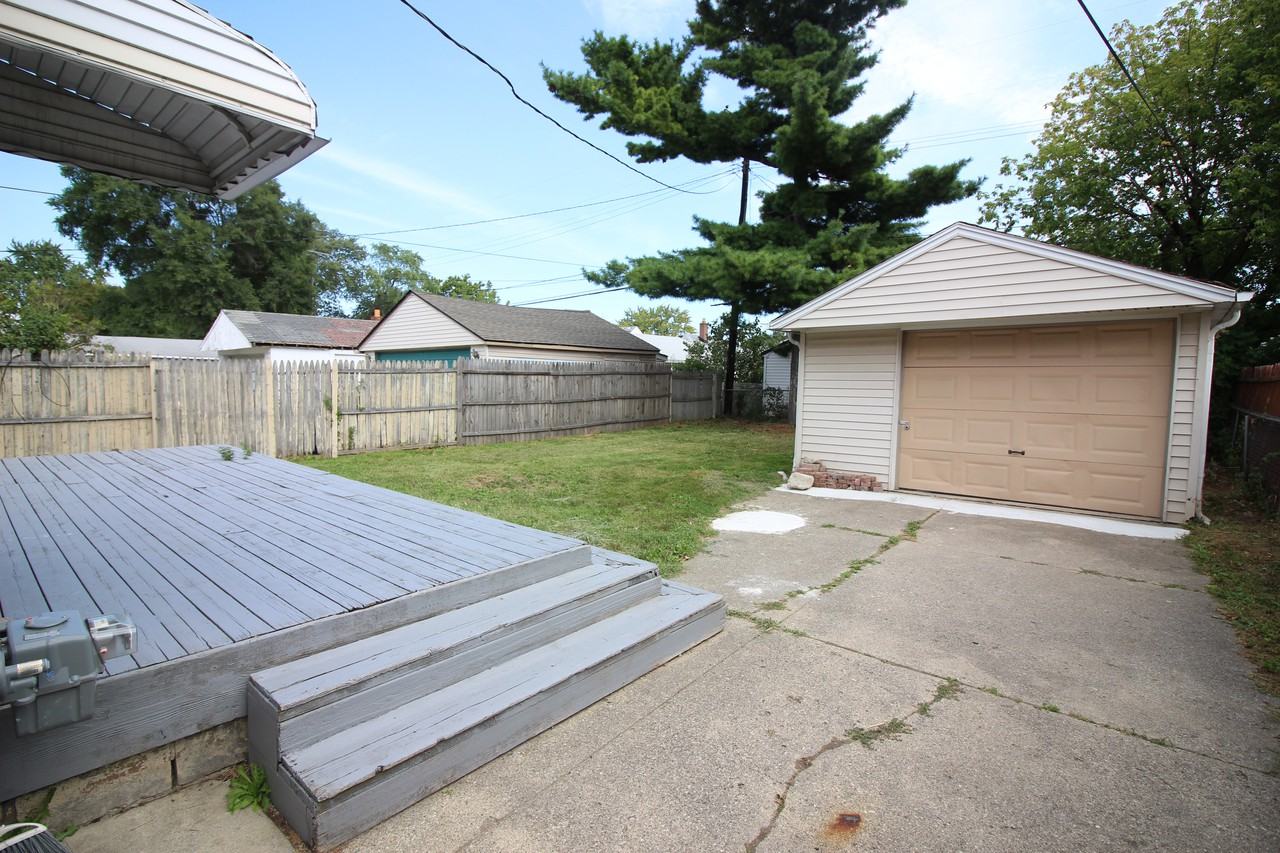 24850 Wilmot Ave - Photo 2 of 14