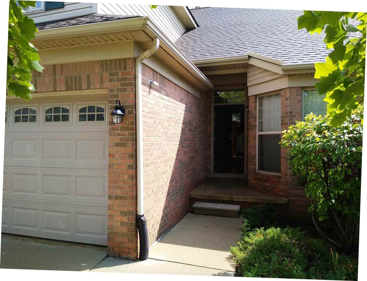 7769 Mitchell Dr - Photo 3 of 48