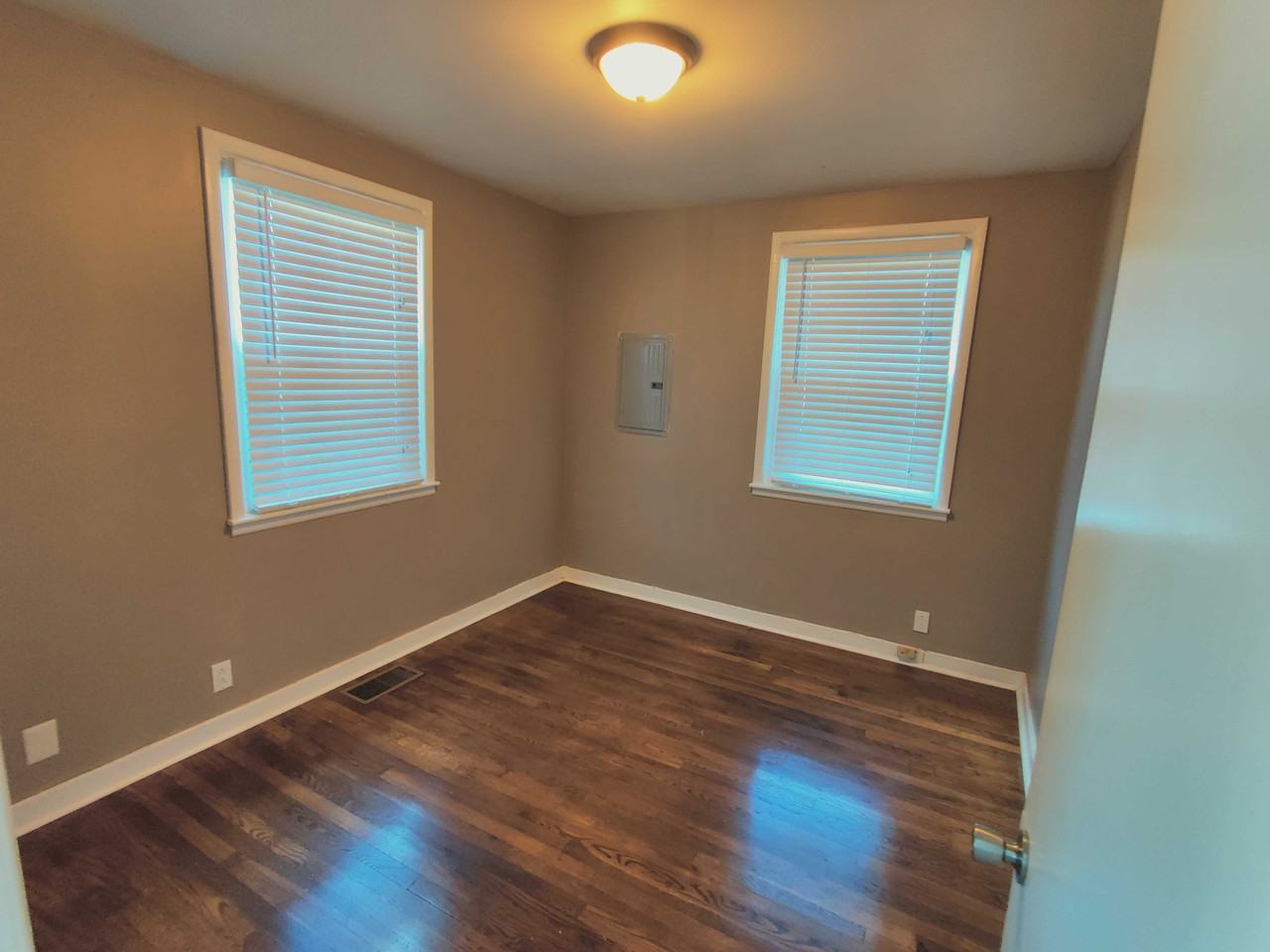 2417 Scovel St - Photo 3 of 13