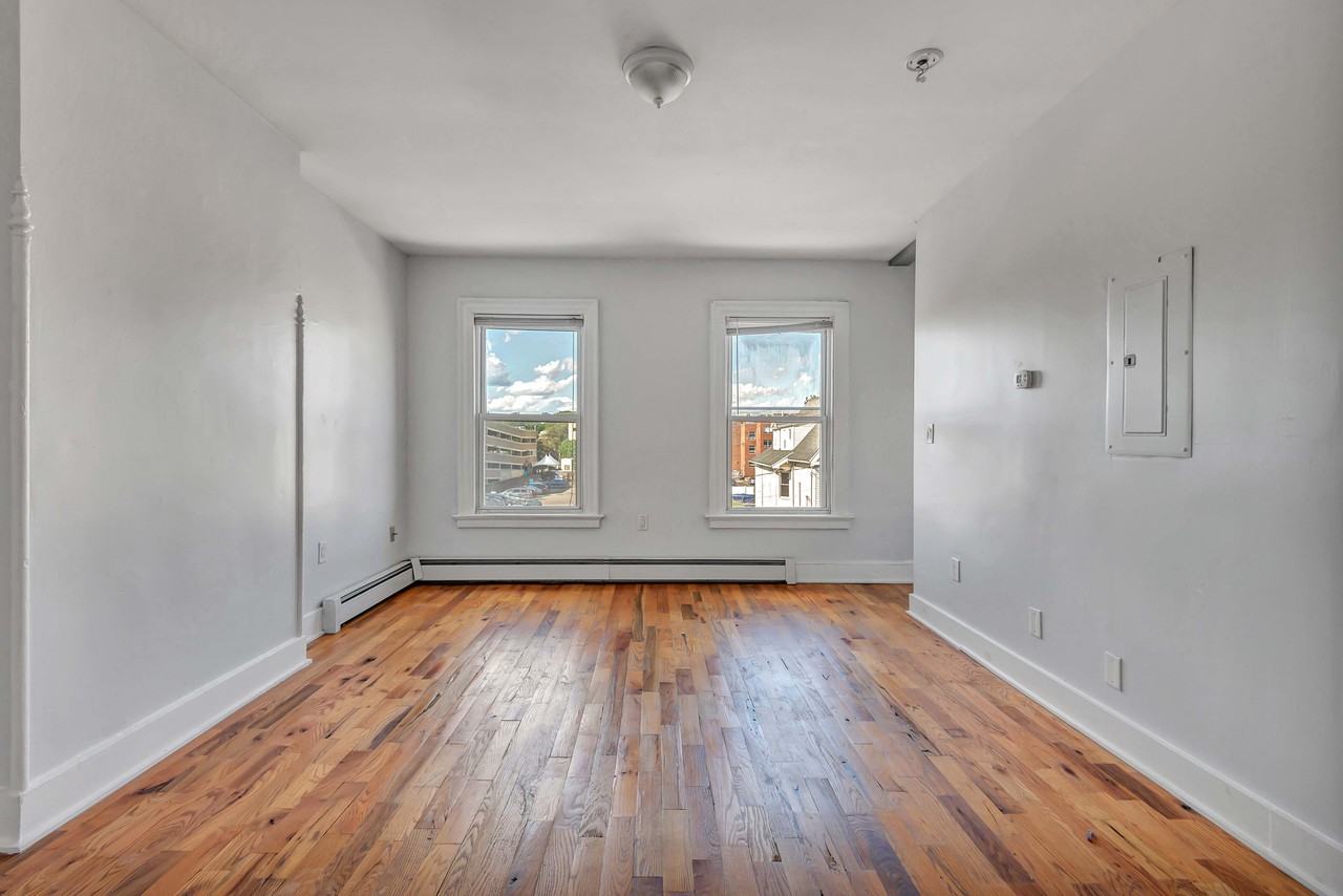 574 George Street - Photo 2 of 11
