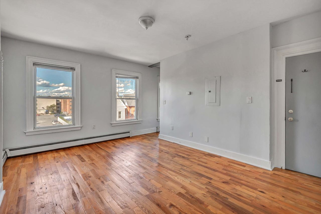 574 George Street - Photo 3 of 11
