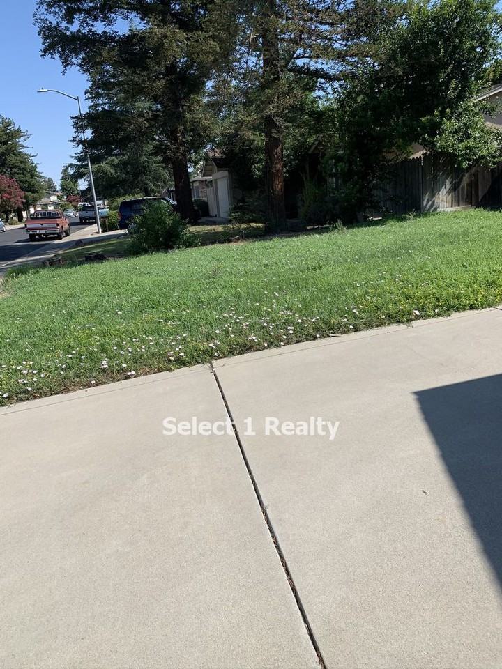 580 Heather Pl - Photo 2 of 33