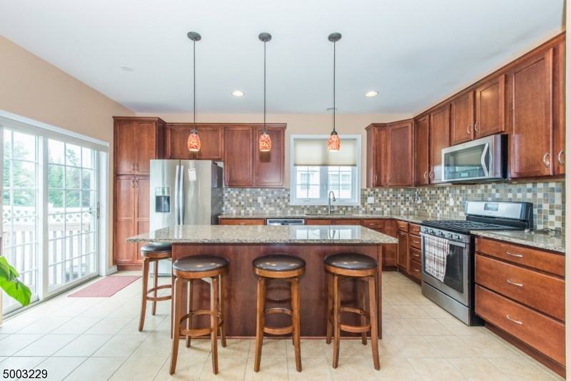 11 Canterbury Ct - Photo 3 of 25