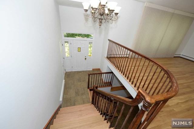 11 W Hill Rd - Photo 3 of 24