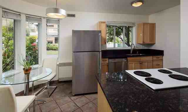 1046 Nicola Street - Photo 5 of 9