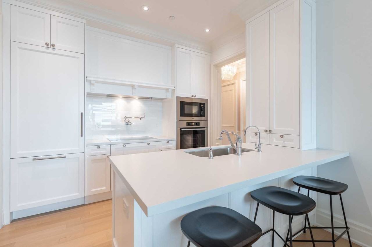 311 Bay Street #3806