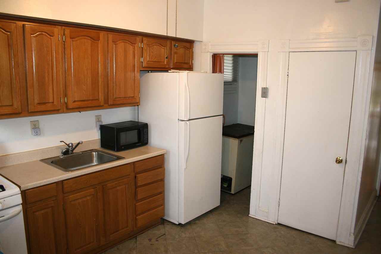 506 E 43rd St - Photo 3 of 11