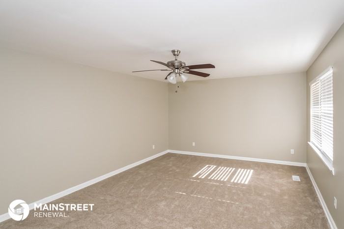 5712 Oakhill Dr - Photo 2 of 15