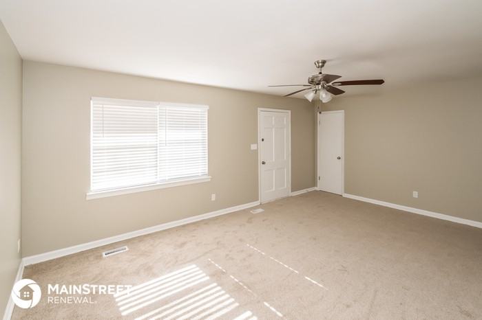 5712 Oakhill Dr - Photo 3 of 15