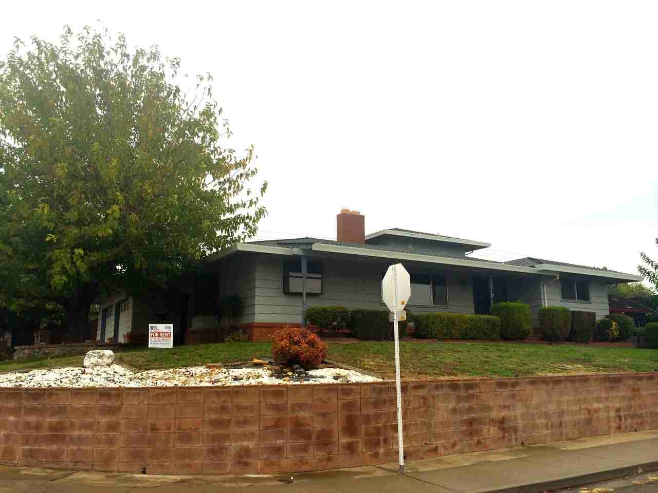 605 Darling Way - Photo 2 of 34