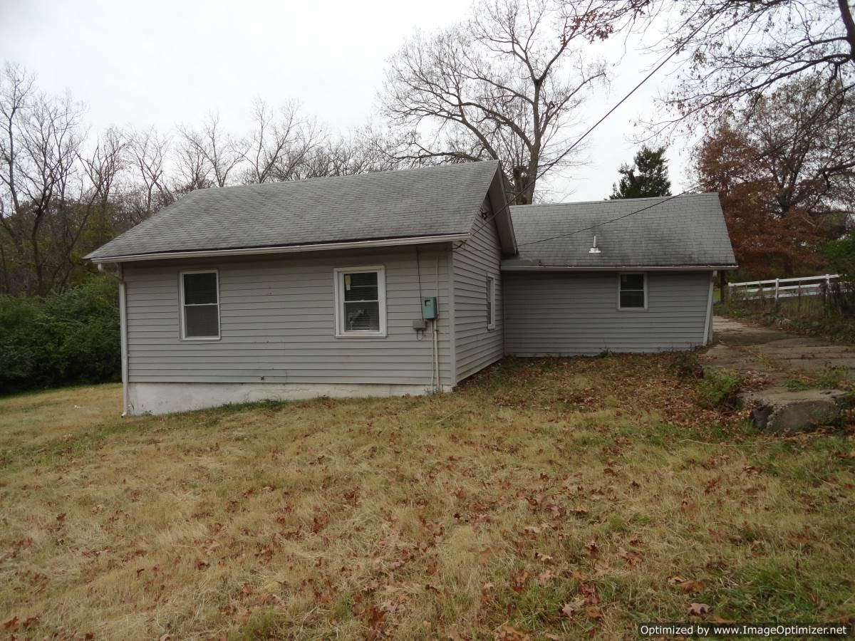 8941 Wayne Ave - Photo 2 of 12