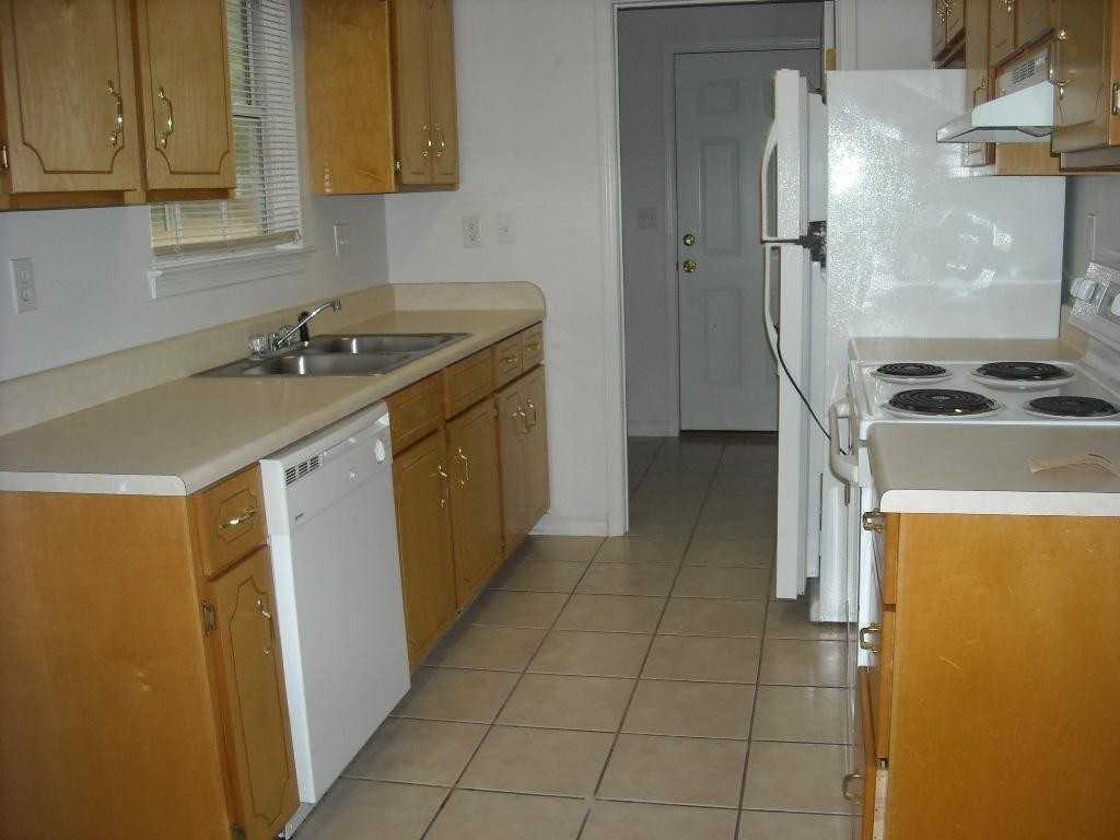 2453 Starmount Dr - Photo 2 of 7