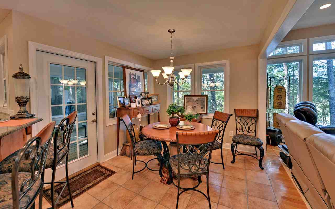 490 Lake View Dr - Photo 3 of 17