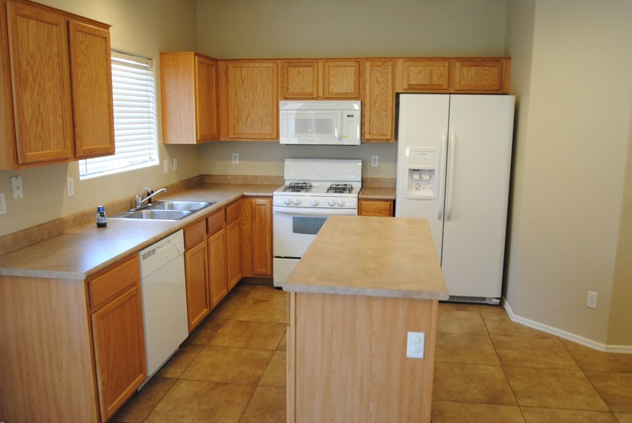 2040 S 85th Ln - Photo 2 of 9