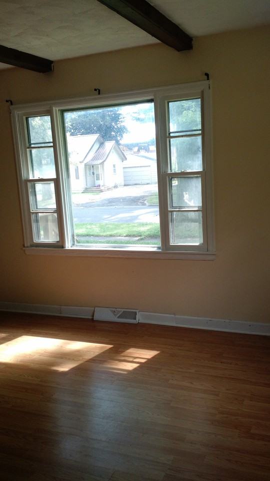1112 Irving Avenue - Photo 2 of 11