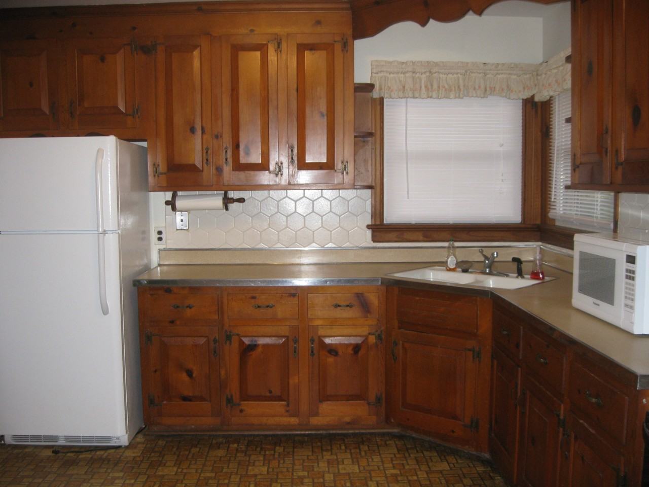 2813 Clarendon Dr - Photo 2 of 6