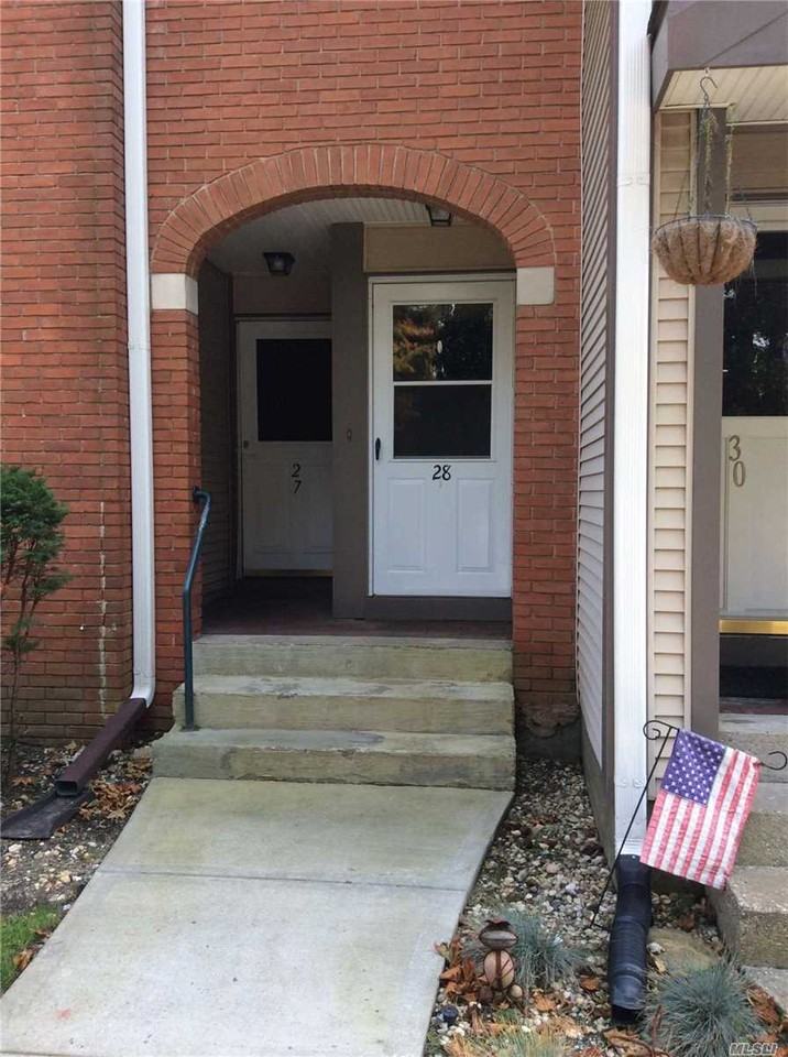 28 Greenmeadow Dr - Photo 2 of 24